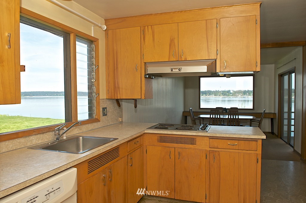 7626 Cooper Point Road Northwest Olympia, WA 98502 - Photo 5 of 25 Gallery Image 5