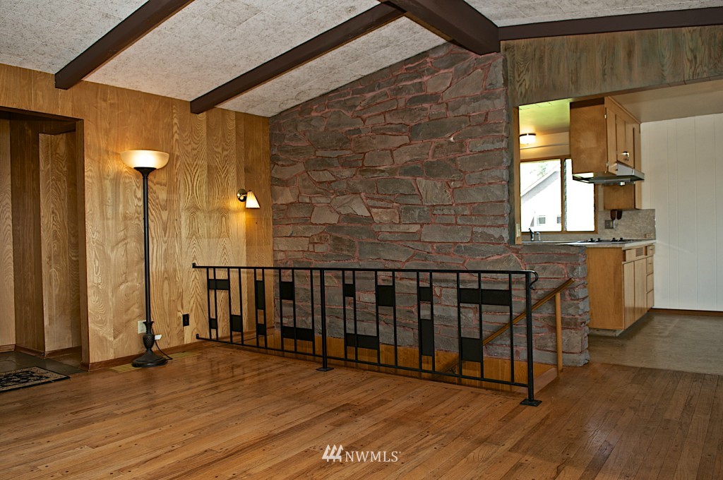 7626 Cooper Point Road Northwest Olympia, WA 98502 - Photo 7 of 25 Gallery Image 7