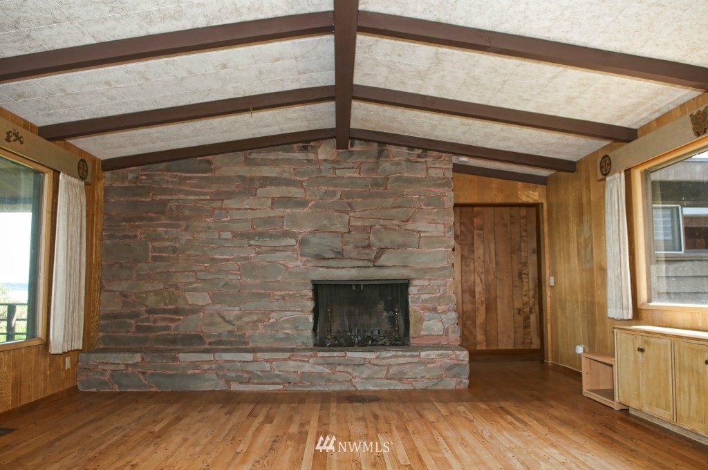 7626 Cooper Point Road Northwest Olympia, WA 98502 - Photo 8 of 25 Gallery Image 8