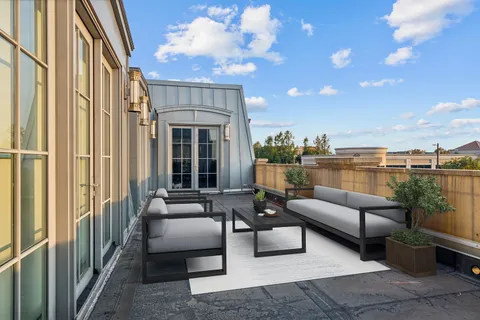 $2,250,000 | 1789 Green Bay Road, Unit B, Highland Park, IL 60035