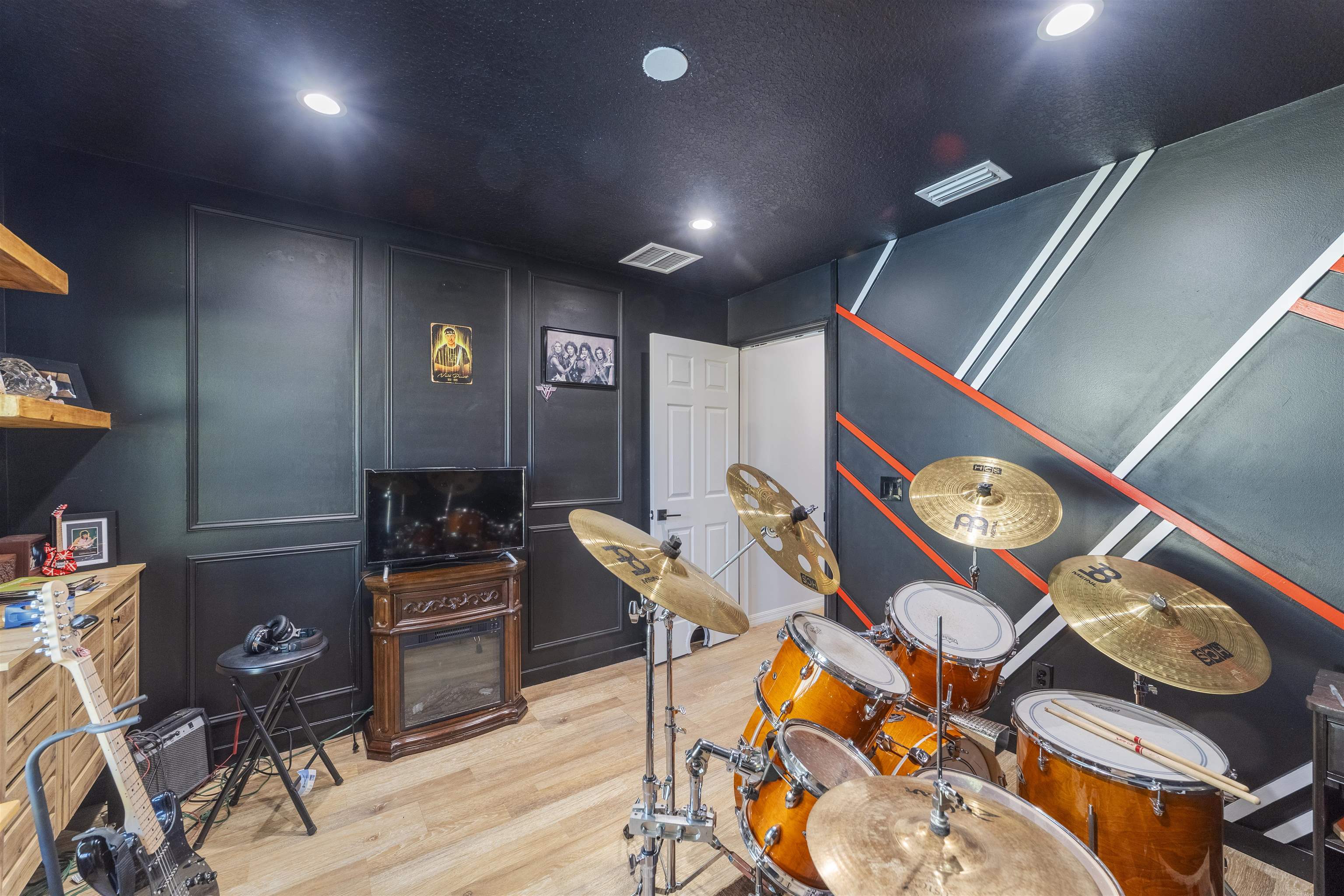 101 Azalea Road St. Augustine, FL 32086 - Photo 23 of 35 a workspace with furniture and wooden floor