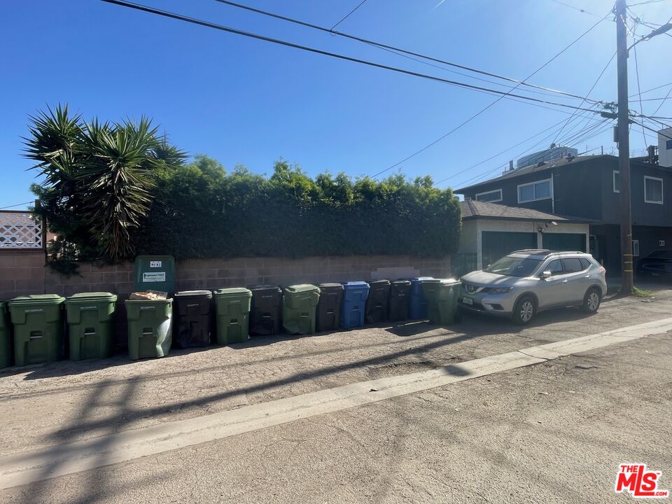 8815 Reading Avenue Los Angeles, CA 90045 - Photo 8 of 12