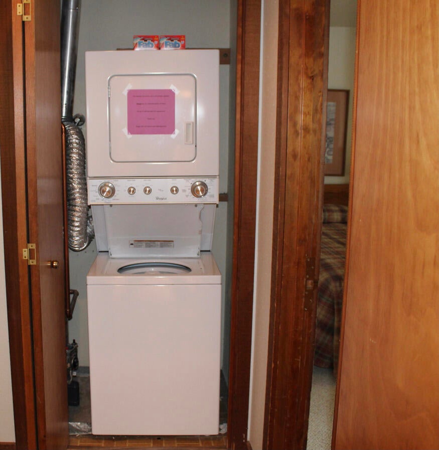57330-14a2 Beaver Ridge Loop Sunriver, OR 97707 - Photo 15 of 24 15-Laundry-R13