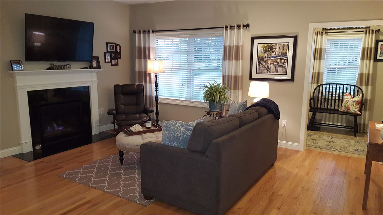 6 Crown Point Circle, Unit 75 Merrimack, NH 03054 - Photo 7 of 20 Gallery Image 7