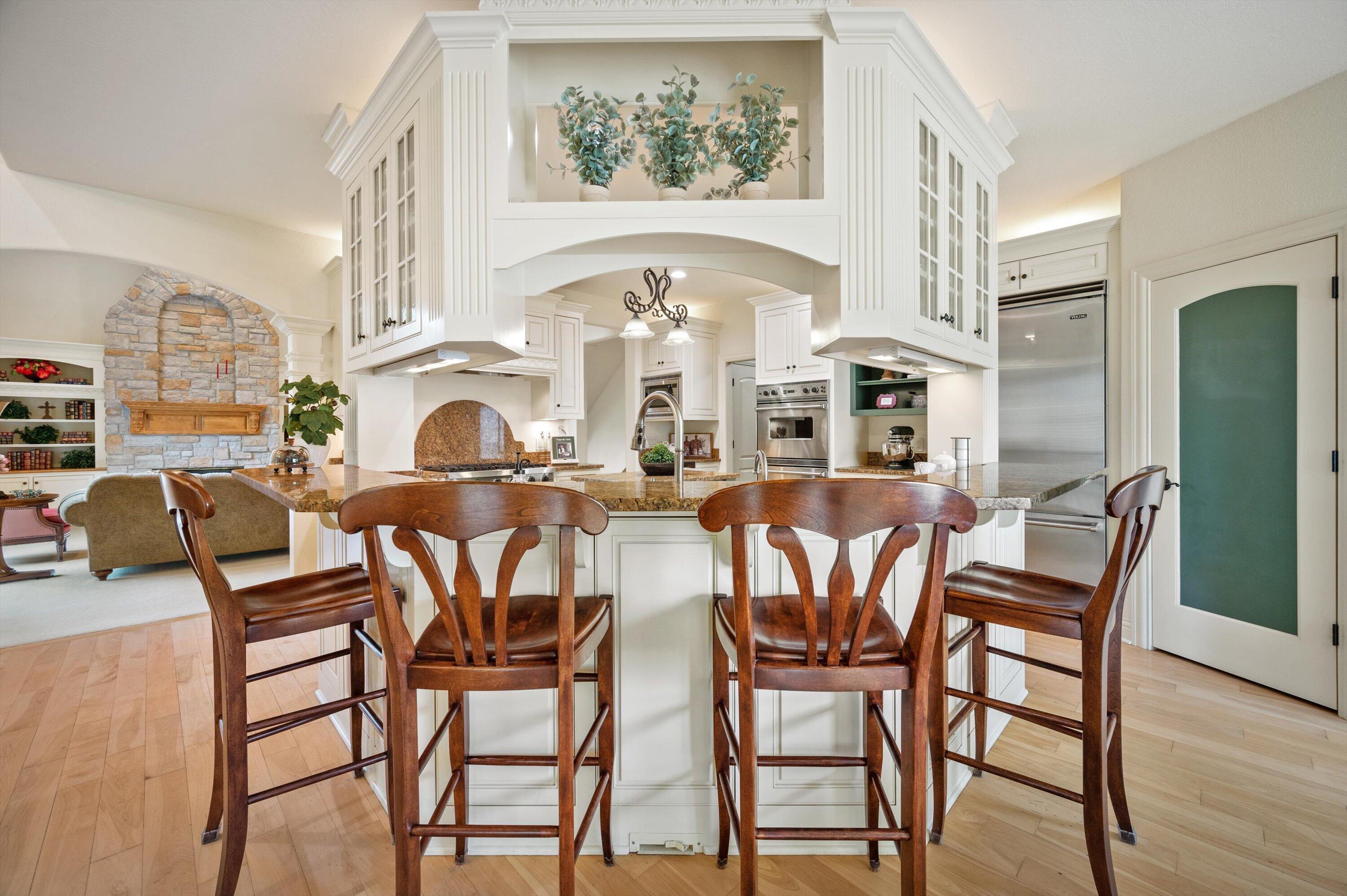 264 Steeple Pointe Circle Delafield, WI 53018 - Photo 15 of 120 Kitchen