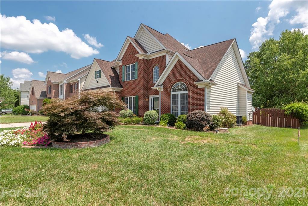 10840 Hellebore Road Charlotte, NC 28213 - Photo 2 of 37 Gallery Image 2