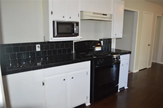 $1,950 | 532 Hollyhock Street, Prairie View, TX 77484