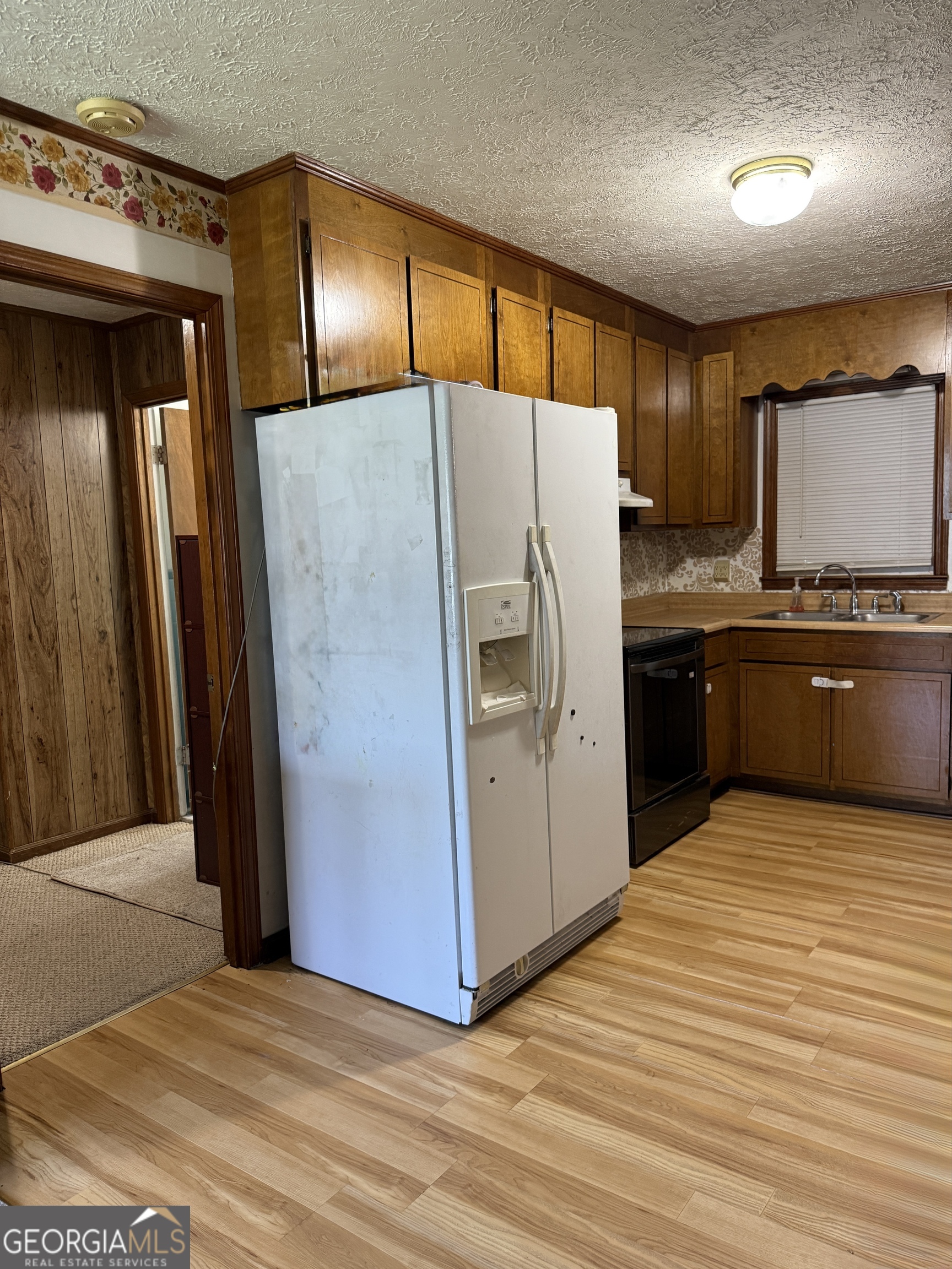 140 Rene Lane Cochran, GA 31014 - Photo 15 of 29 a kitchen with stainless steel appliances granite countertop a refrigerator and a sink