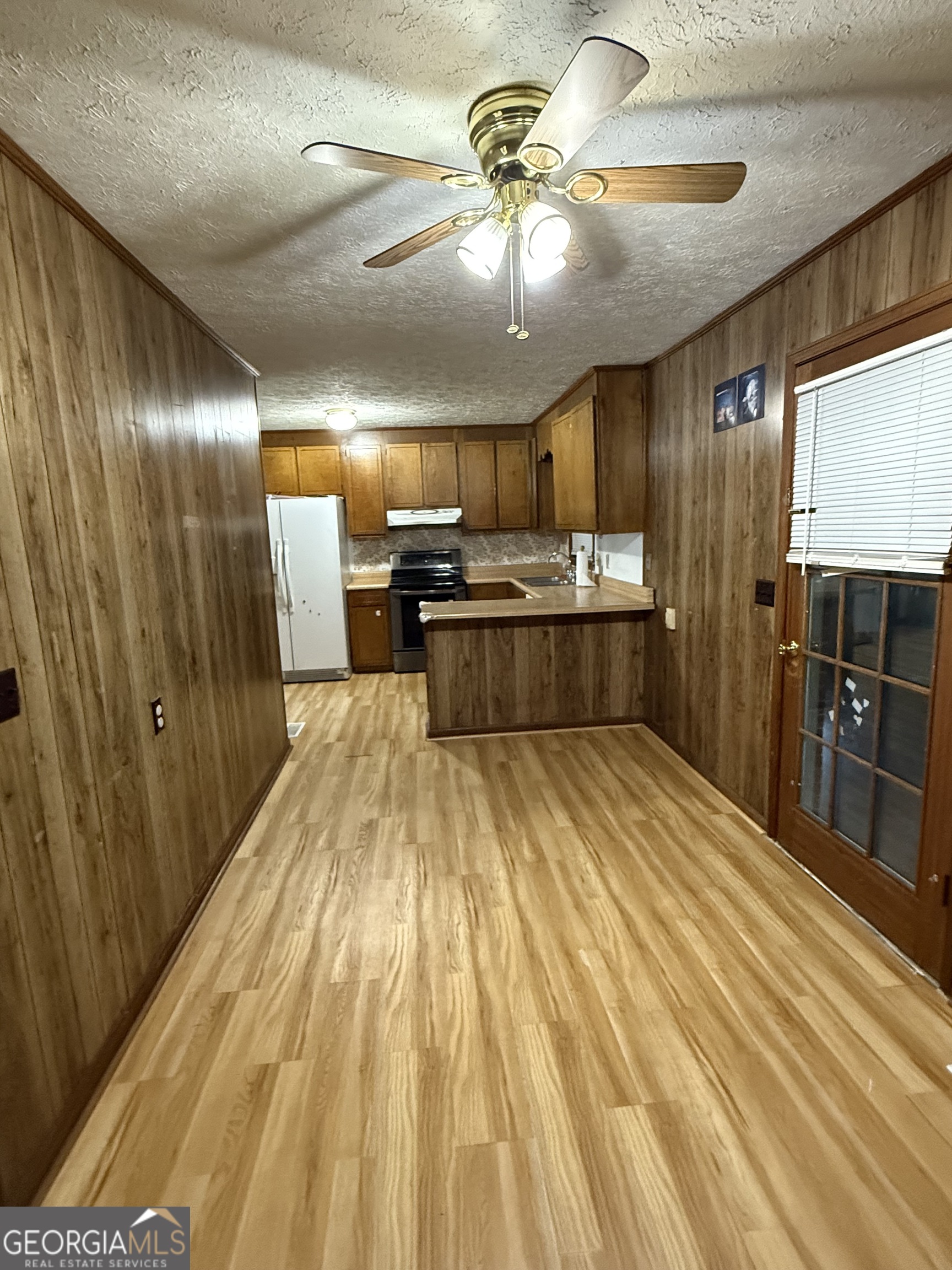 140 Rene Lane Cochran, GA 31014 - Photo 17 of 29 a large kitchen with stainless steel appliances a large counter top a stove and a refrigerator