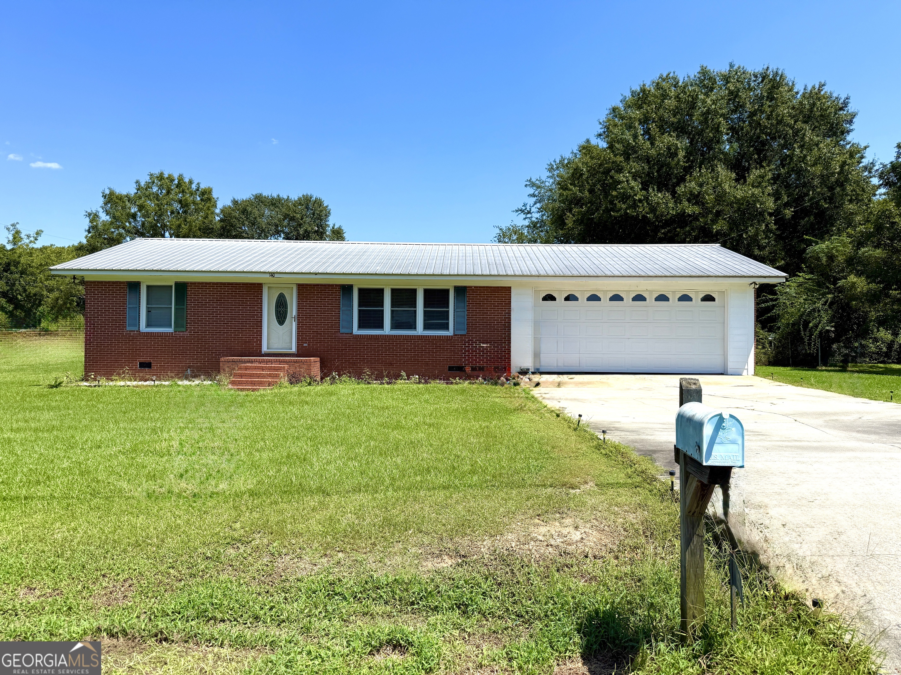 140 Rene Lane Cochran, GA 31014 - Photo 2 of 29 a front view of house with yard and green space