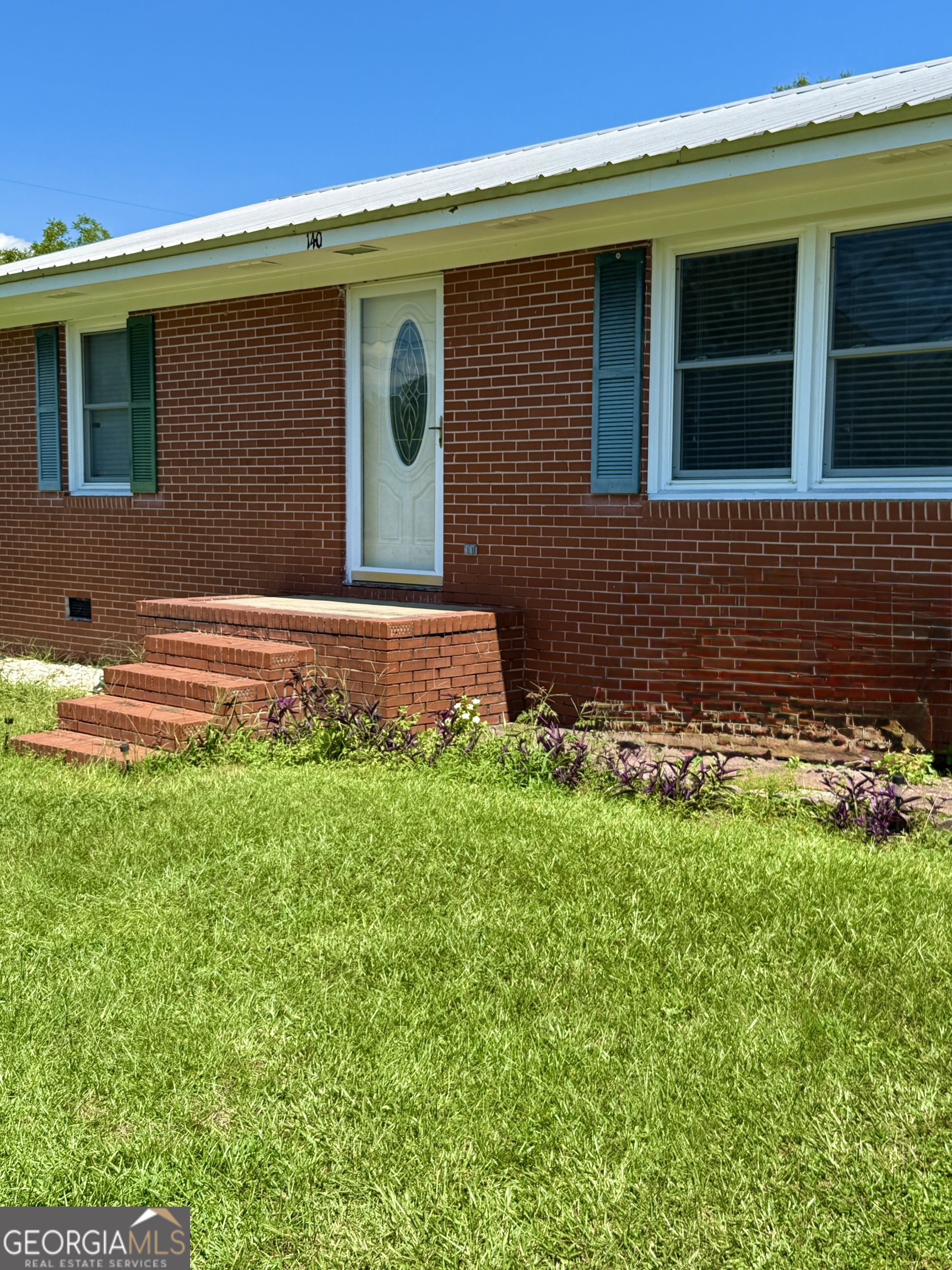 140 Rene Lane Cochran, GA 31014 - Photo 3 of 29 a front view of a house with a yard