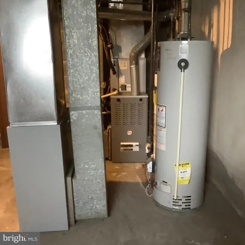 a view of entryway and hall