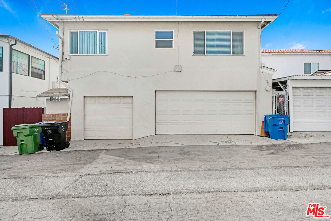 1255 26th Street, Unit 1 Santa Monica, CA 90404 - Photo 9 of 10 a view of a house with a garage