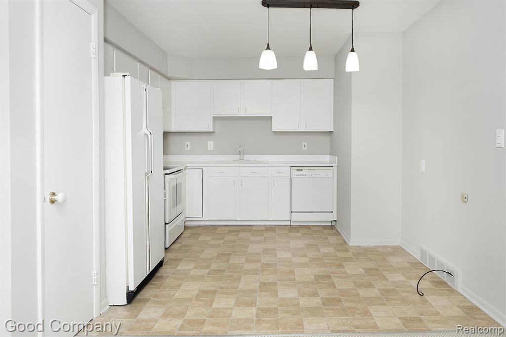 910 North Adams Road, Unit 7 Birmingham, MI 48009 - Photo 6 of 25