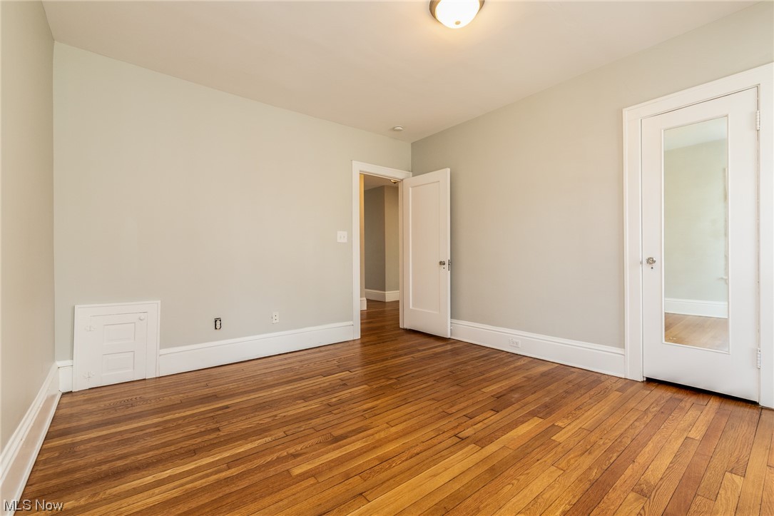 2901 Warrington Road Cleveland, OH 44120 - Photo 18 of 33
