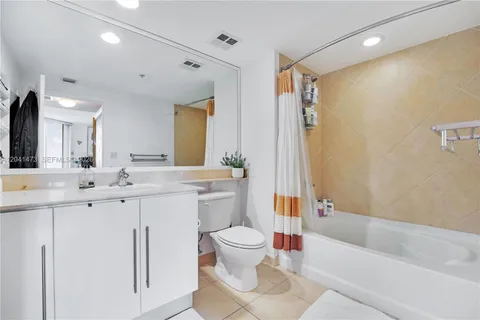 $695,000 | 325 South Biscayne Boulevard, Unit 3921, Miami, FL 33131