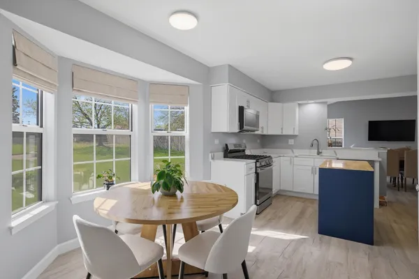 $449,900 | 7 Arthur Court, Streamwood, IL 60107