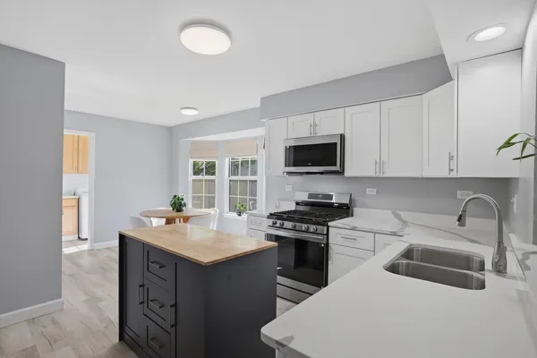 $449,900 | 7 Arthur Court, Streamwood, IL 60107