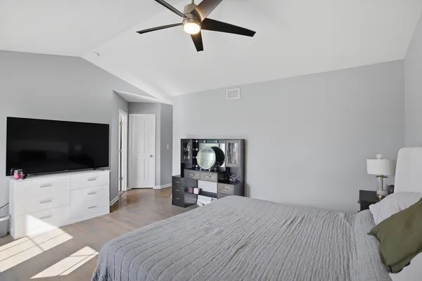 $449,900 | 7 Arthur Court, Streamwood, IL 60107
