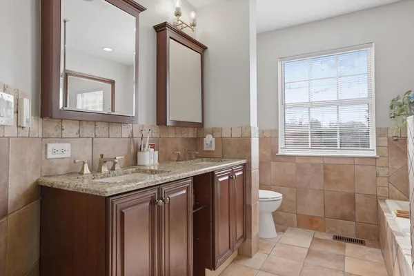 $449,900 | 7 Arthur Court, Streamwood, IL 60107