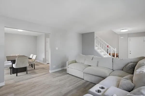 $449,900 | 7 Arthur Court, Streamwood, IL 60107