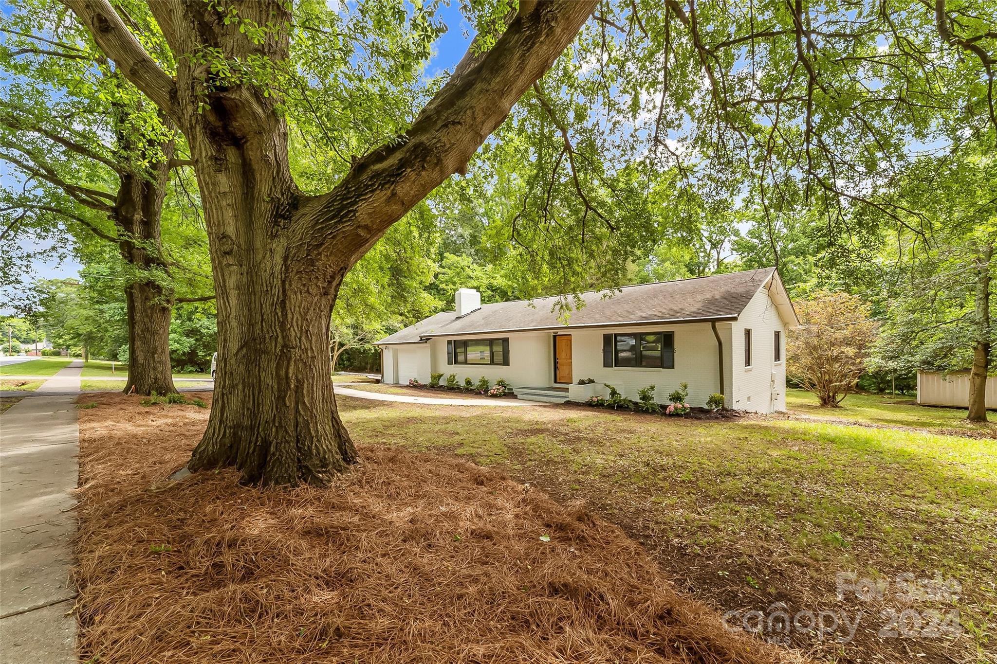 707 South Point Road Belmont, NC 28012 - Photo 2 of 24 Gallery Image 2