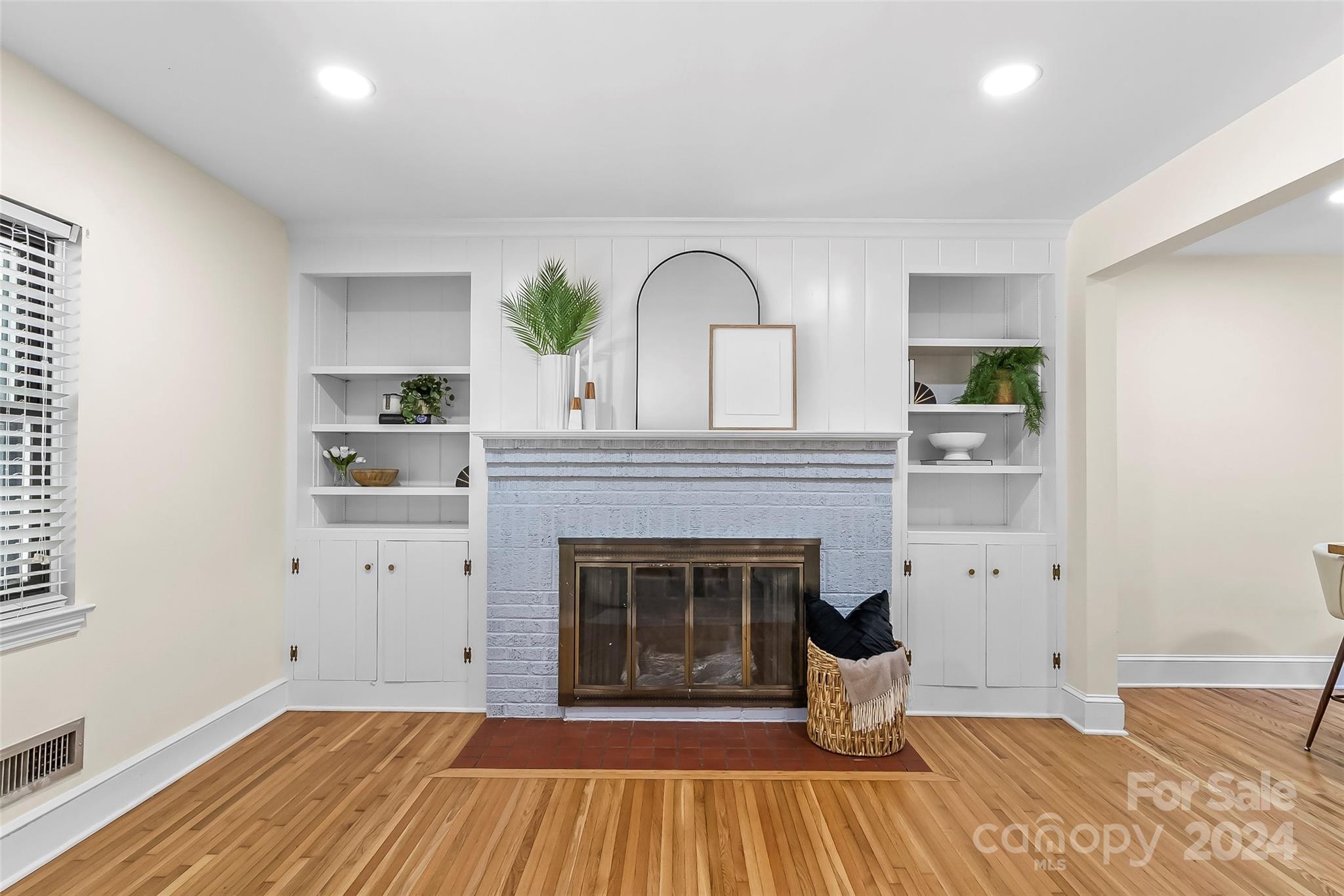 707 South Point Road Belmont, NC 28012 - Photo 4 of 24 Gallery Image 4