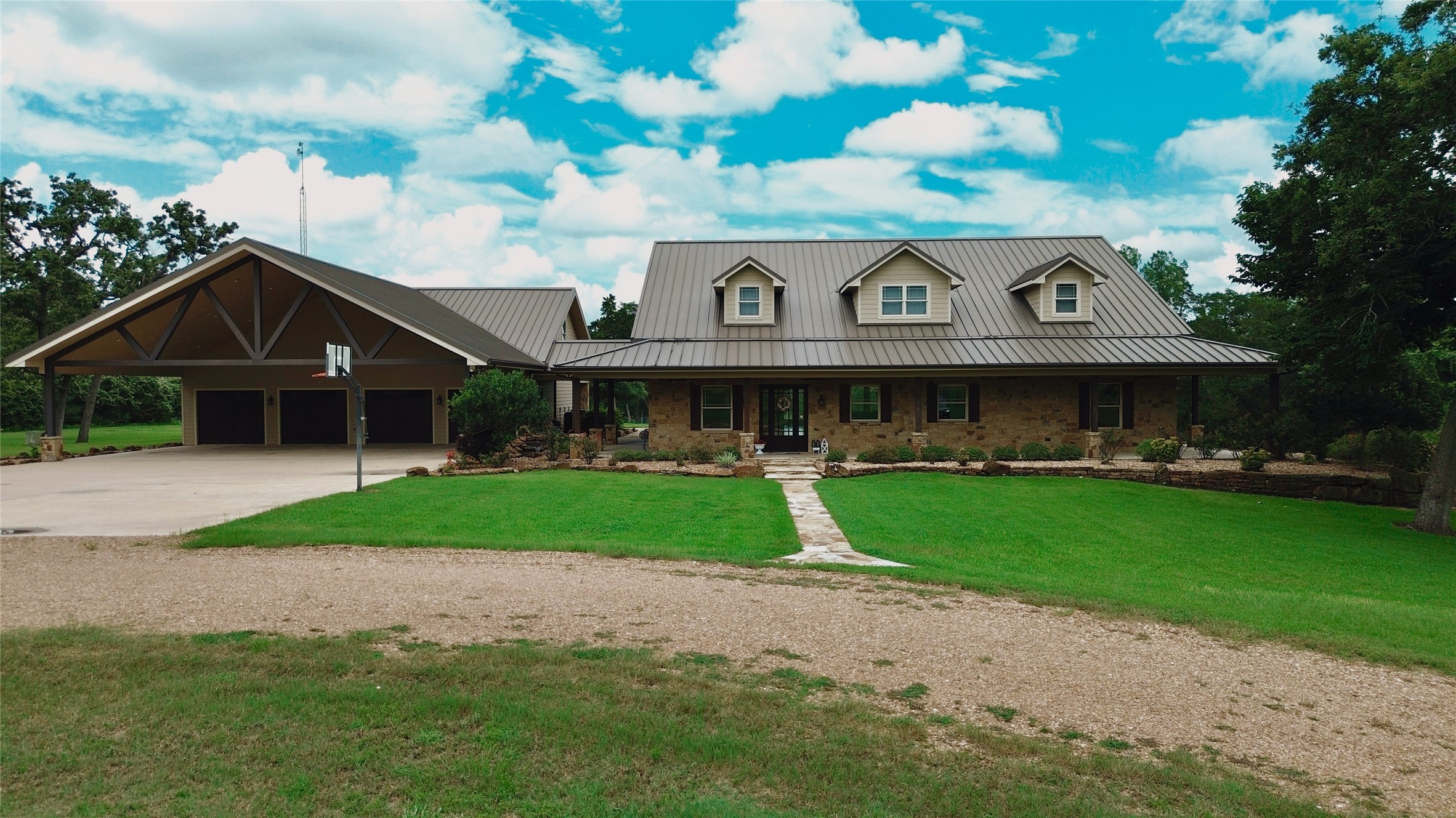 6892 Palm Road Sealy, TX 77474 - Photo 3 of 46