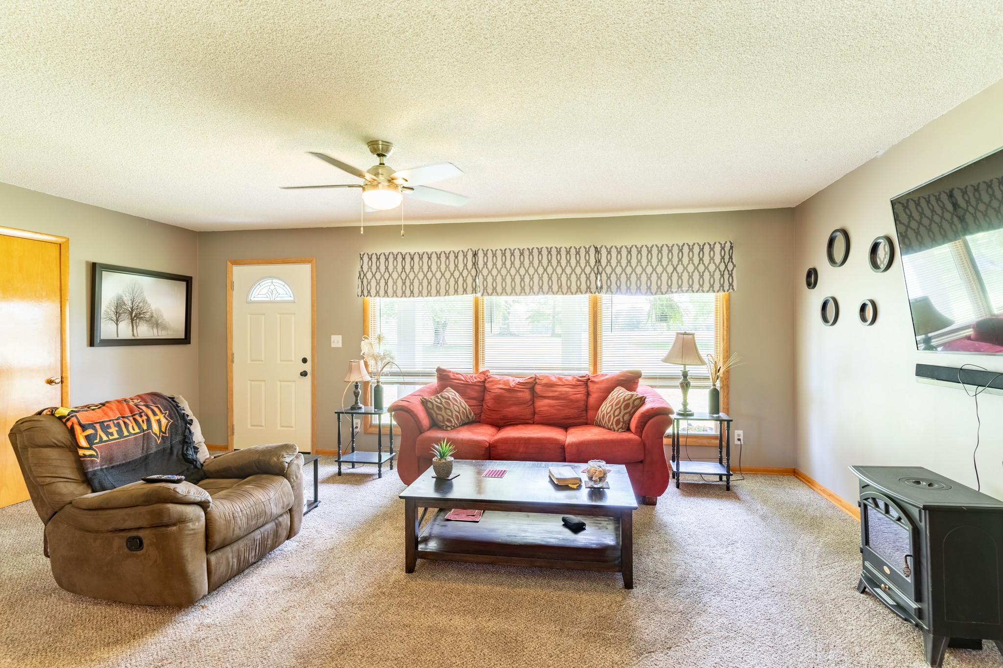 153 Westside Road Lawrenceburg, TN 38464 - Photo 34 of 37 a living room with furniture and a large window