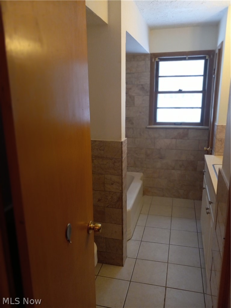 27291 Highland Road Cleveland, OH 44143 - Photo 13 of 35