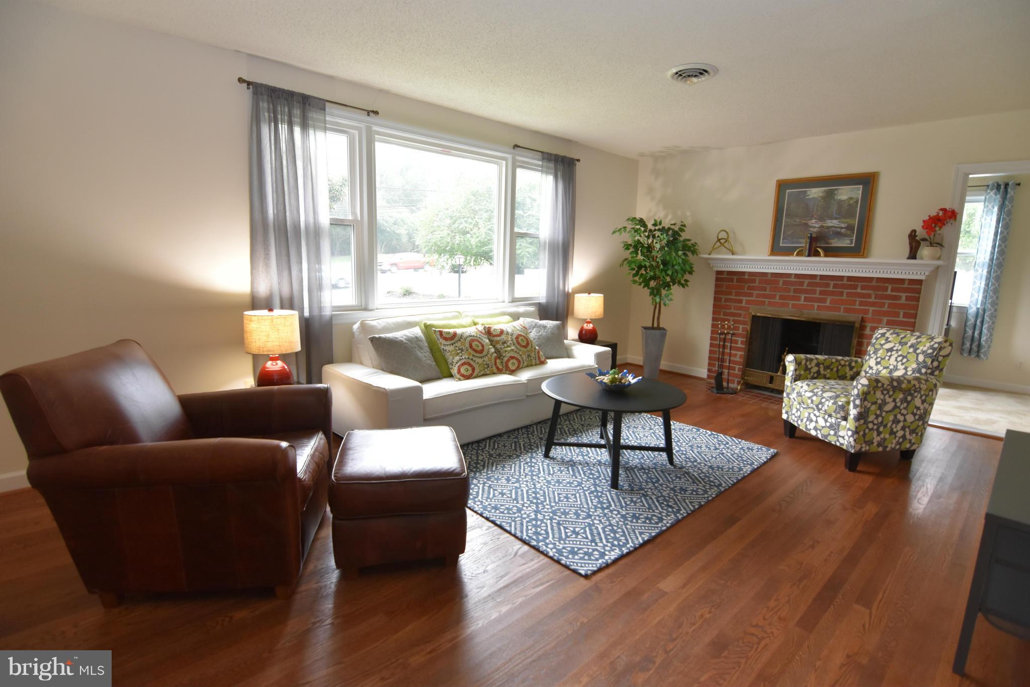 25595 Point Lookout Road Leonardtown, MD 20650 - Photo 4 of 30 Living Room