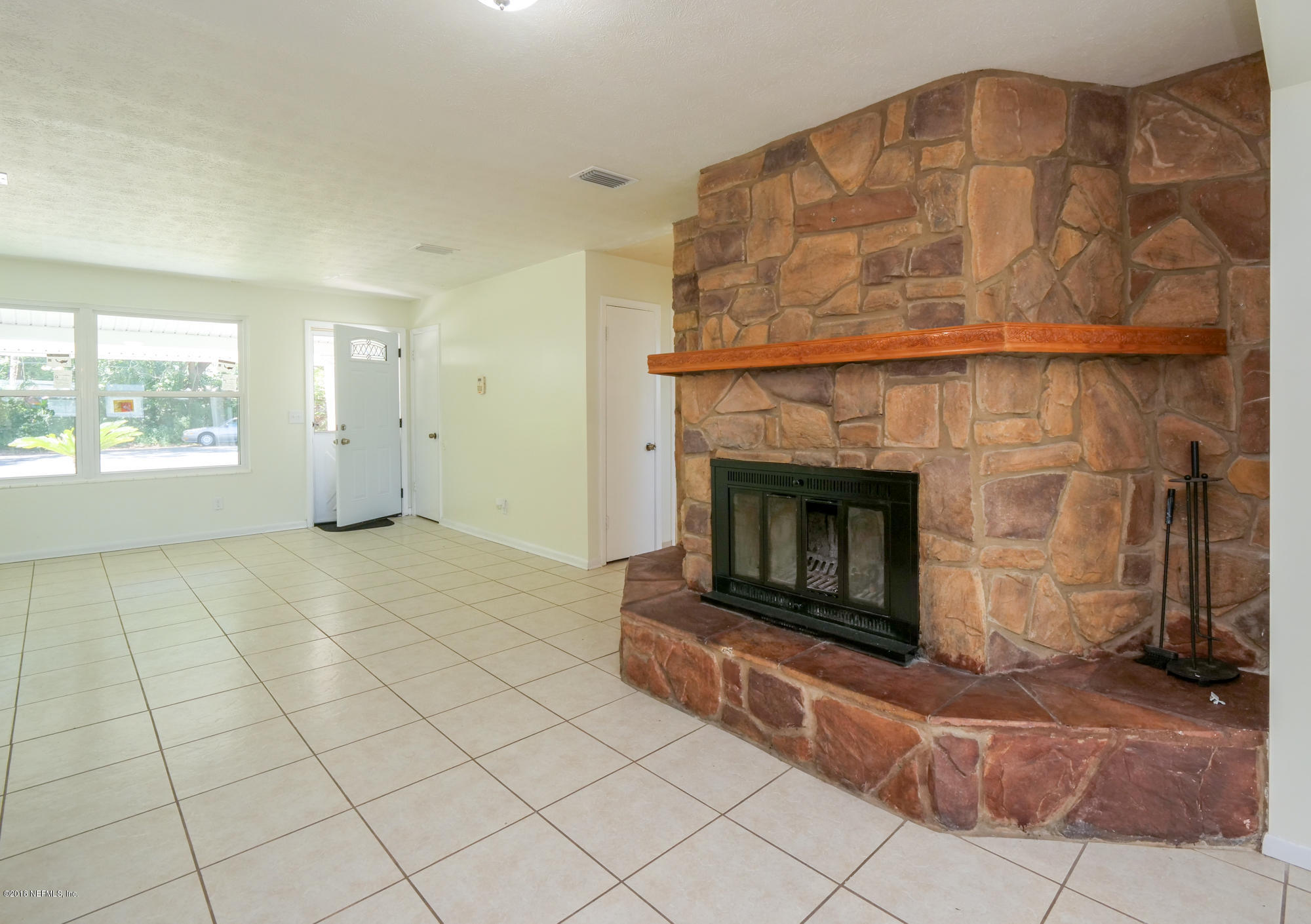 5731 Flagstaff Road Jacksonville, FL 32207 - Photo 4 of 24 5731 Flagstaff Rd-4