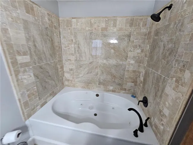 $339,900 | 112 Deer Creek West, Pineville, LA 71360