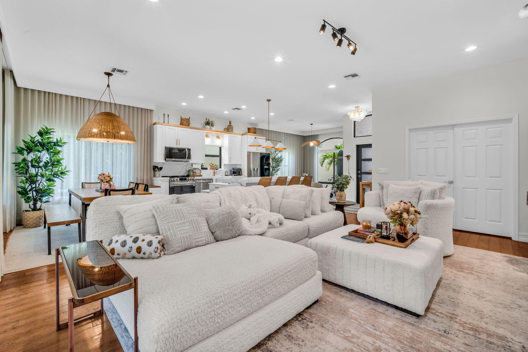 10852 La Salinas Circle Boca Raton, FL 33428 - Photo 24 of 68 Living Room