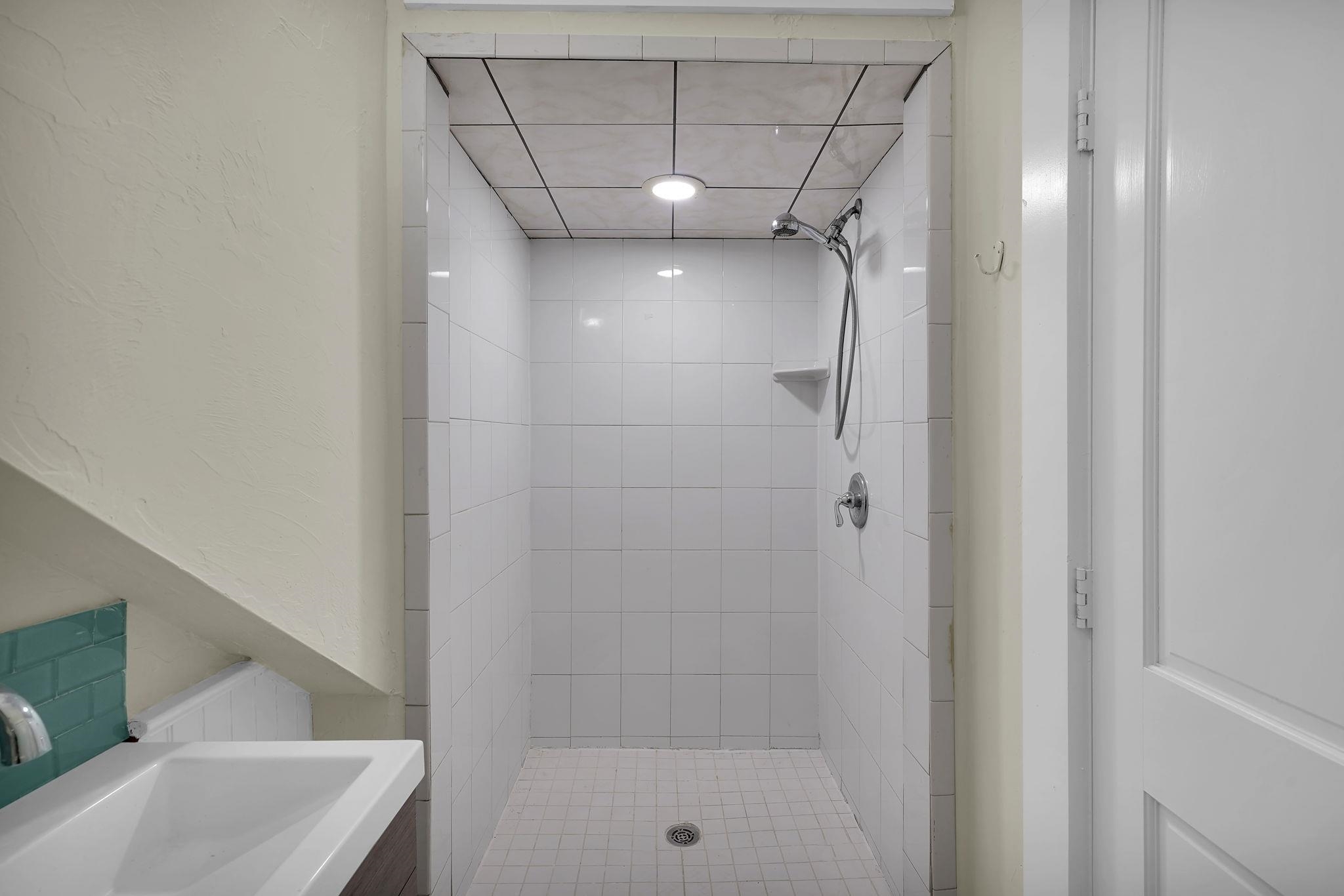 75 Cedar Street St. Augustine, FL 32084 - Photo 17 of 56 a bathroom with a shower and a tub