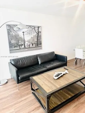 $2,900 | 2625 Collins Avenue, Unit 415, Miami Beach, FL 33140