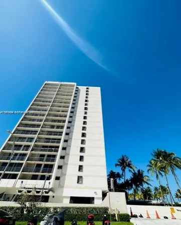$2,900 | 2625 Collins Avenue, Unit 415, Miami Beach, FL 33140