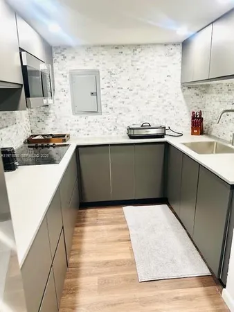 $2,900 | 2625 Collins Avenue, Unit 415, Miami Beach, FL 33140