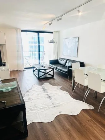 $2,900 | 2625 Collins Avenue, Unit 415, Miami Beach, FL 33140