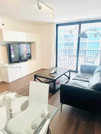 $2,900 | 2625 Collins Avenue, Unit 415, Miami Beach, FL 33140