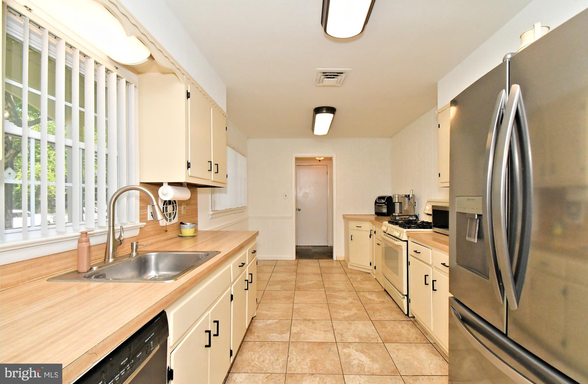 5 Royal Oak Road Lawrence Township, NJ 08648 - Photo 13 of 53