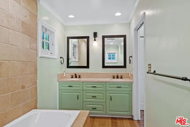 $2,499,000 | 1834 Roscomare Road, Los Angeles, CA 90077