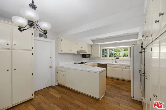 $2,499,000 | 1834 Roscomare Road, Los Angeles, CA 90077