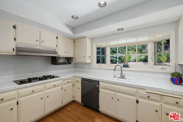 $2,499,000 | 1834 Roscomare Road, Los Angeles, CA 90077