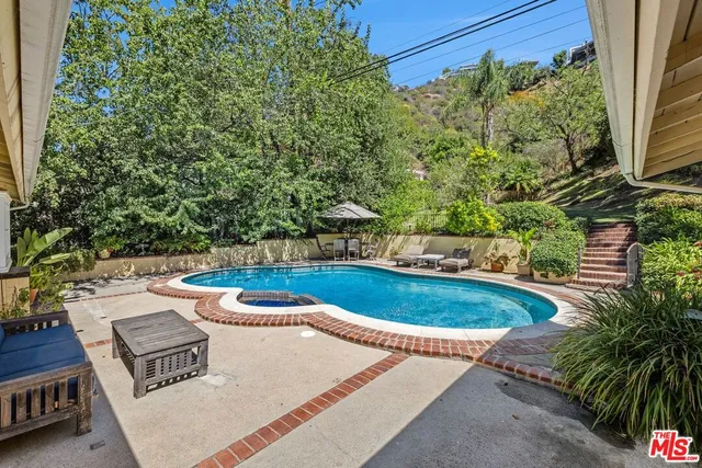 $2,499,000 | 1834 Roscomare Road, Los Angeles, CA 90077