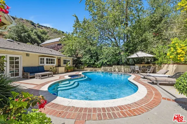 $2,499,000 | 1834 Roscomare Road, Los Angeles, CA 90077