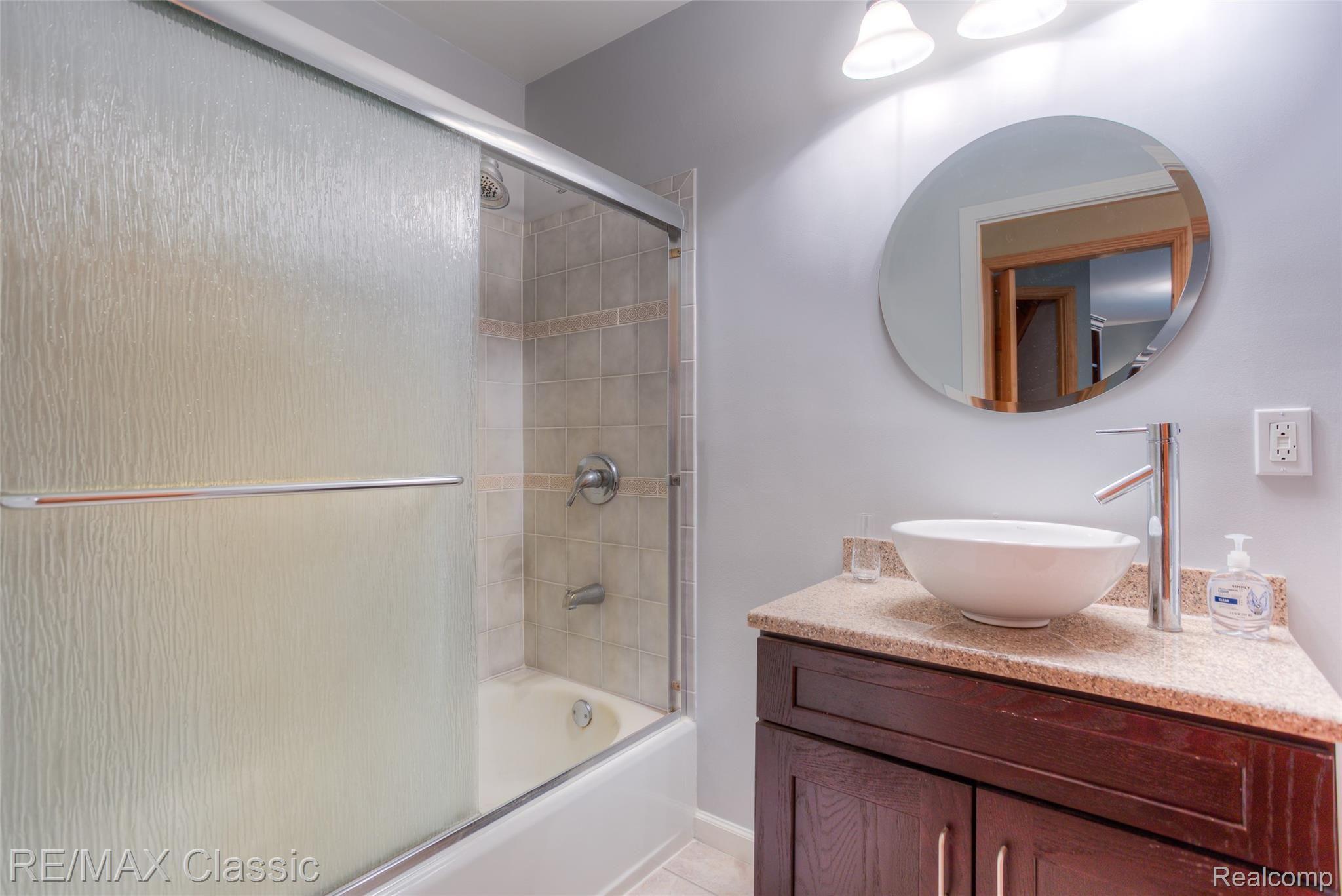 13257 Fagan Road Holly, MI 48442 - Photo 35 of 62 13257 fagan interiors (33).jpg