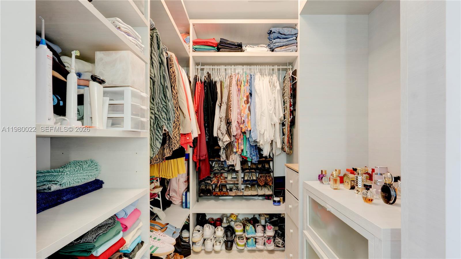 88 Southwest 7th Street, Unit 2706 Miami, FL 33130 - Photo 33 of 58 a view of a entryway with storage