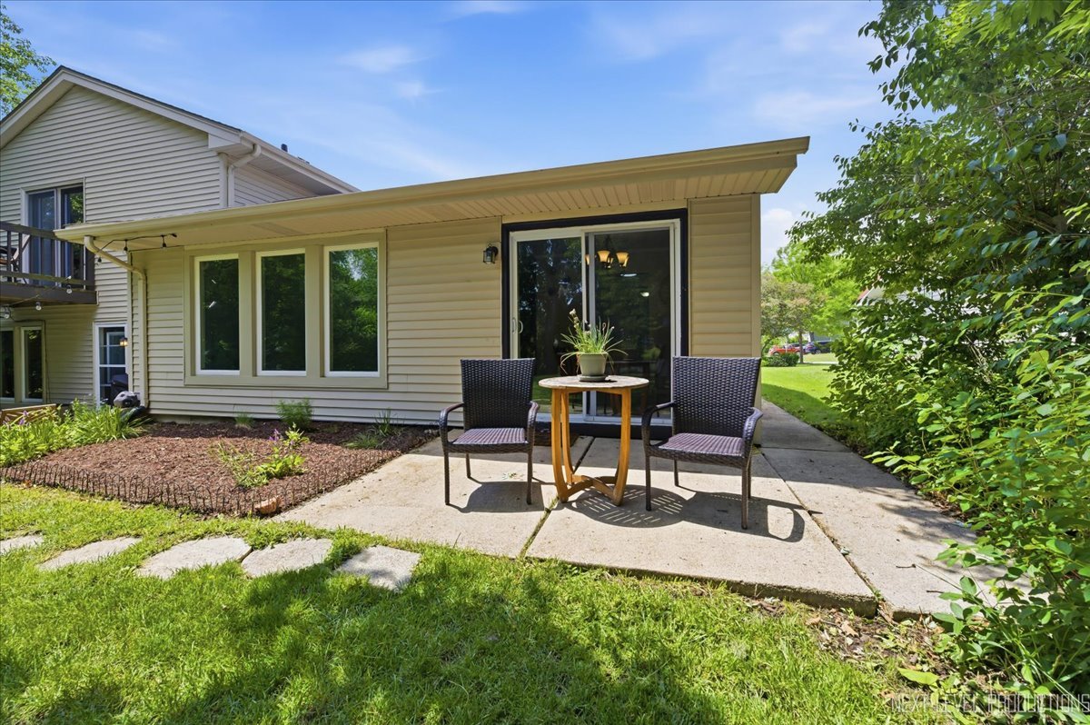 2020 Carling Road Hoffman Estates, IL 60169 - Photo 34 of 56