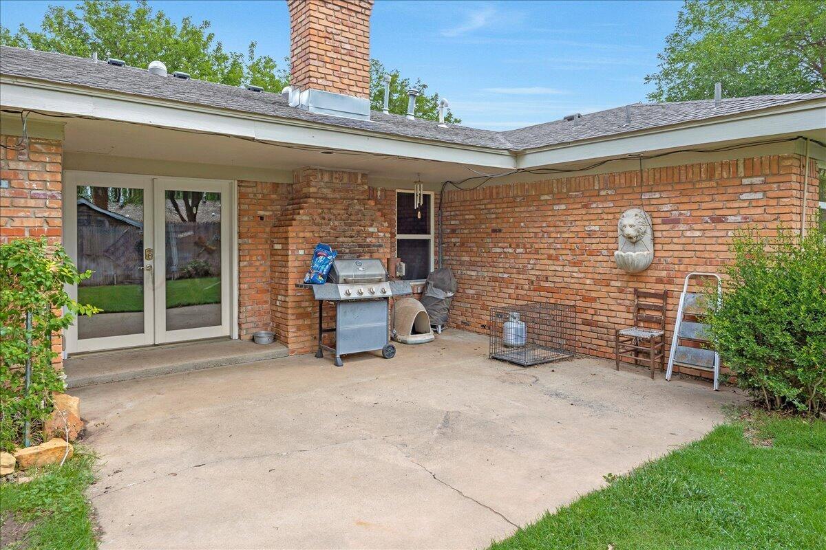 6215 Elmhurst Road Amarillo, TX 79106 - Photo 29 of 33 03-Patio
